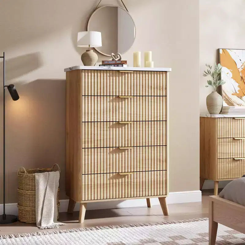 Commode à 5 tiroirs pour chambre à coucher, commode de 120 cm de hauteur avec poignées dorées, table de chevet en bois, organisateur de rangement pour vêtements pour entrée et chambre à coucher.