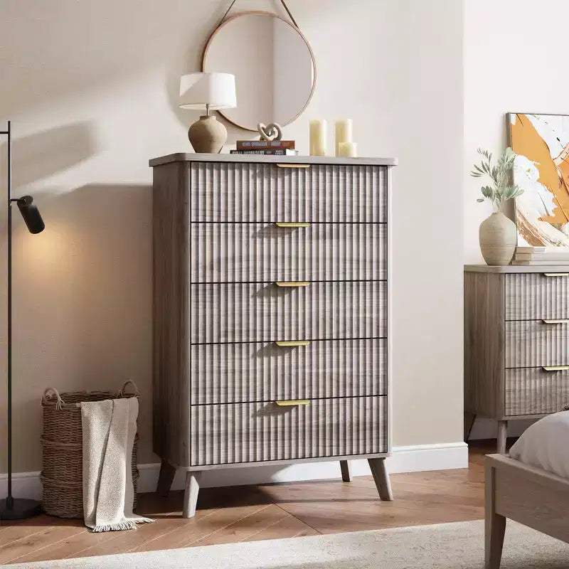 Commode à 5 tiroirs pour chambre à coucher, commode de 120 cm de hauteur avec poignées dorées, table de chevet en bois, organisateur de rangement pour vêtements pour entrée et chambre à coucher.