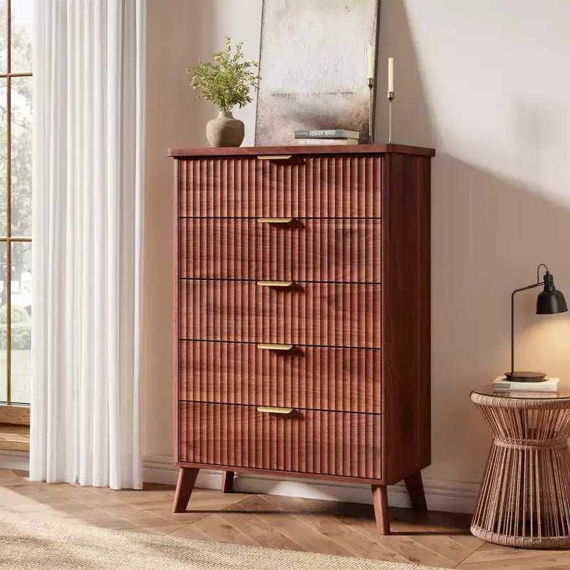 Commode à 5 tiroirs pour chambre à coucher, commode de 120 cm de hauteur avec poignées dorées, table de chevet en bois, organisateur de rangement pour vêtements pour entrée et chambre à coucher.