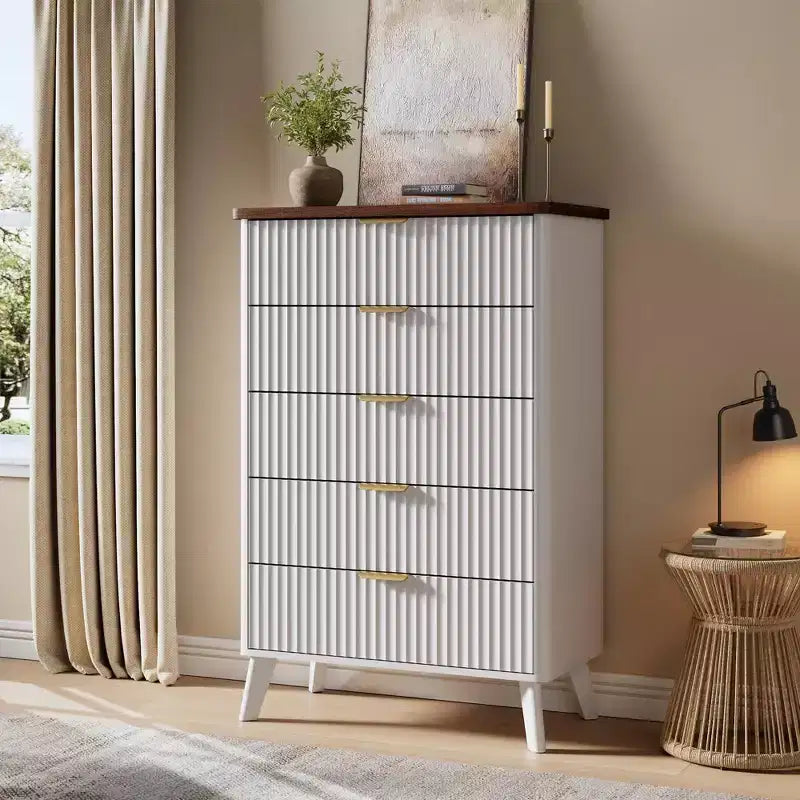 Commode à 5 tiroirs pour chambre à coucher, commode de 120 cm de hauteur avec poignées dorées, table de chevet en bois, organisateur de rangement pour vêtements pour entrée et chambre à coucher.